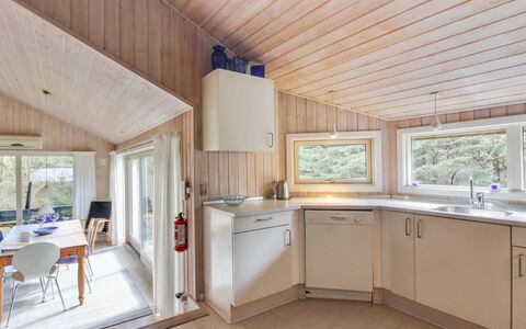 Adelbrand - 400M from the Sea: Hout, Huis, Verblijf, Huis, Dak, Landelijk Gebied, Siding, Blokhut, Garden Gebouwen, Hardwood