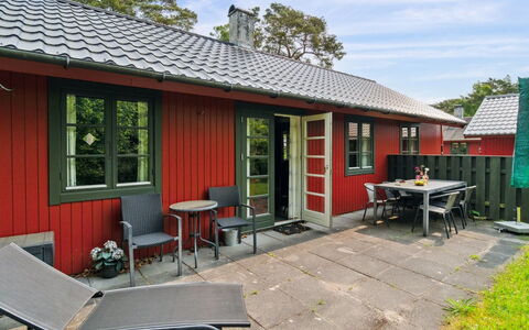 Gunder - 125M from the Sea: Verblijf, Backyard, Werf, Garden Gebouwen, Schuur, Siding, Buitenmeubels, Blokhut, Outdoor Structuur, Keet