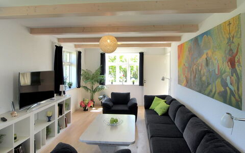 Ødmar - 400M from the Sea: Meubilair, Interieur Ontwerp, Bankstel, Flooring, Muur, Verdieping, Plafond, Hout, Kamer, Woonkamer