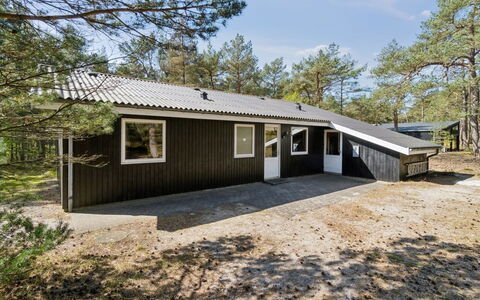 Hildegerd - 500M from the Sea: Appartement, Schaduw, Balkon, Stoel, Hek, Buitenmeubels, Aluminium, Kunstgras