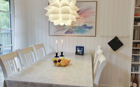 Tume - 200M from the Sea: Meubilair, Interieur Ontwerp, Tafel, Eetkamer, Stoel, Keuken En Eettafel, Kroonluchter, Plafond, Kamer, Lichte Inrichting