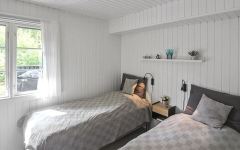 Tume - 200M from the Sea: Slaapkamer, Hout, Bed, Laken, Bedding, Flooring, Verdieping, Interieur Ontwerp, Linens, Bed Frame