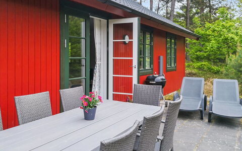 Georg - 300M from the Sea: Dak, Huis, Huis, Verblijf, Siding, Landgoed, Oprit, Garden Gebouwen, Werf, Schuur