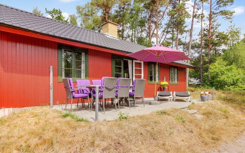 Georg - 300M from the Sea: Dak, Huis, Huis, Verblijf, Siding, Landgoed, Oprit, Garden Gebouwen, Werf, Schuur