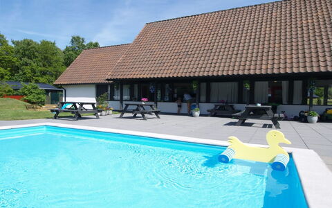 Georg - 300M from the Sea: Dak, Huis, Huis, Verblijf, Siding, Landgoed, Oprit, Garden Gebouwen, Werf, Schuur
