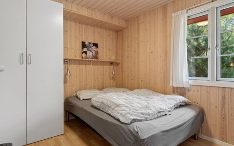 Oisin - 150M from the Sea: Muur, Meubilair, Flooring, Slaapkamer, Hout, Verdieping, Bed, Interieur Ontwerp, Plafond, Kamer