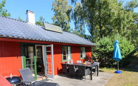 Oisin - 150M from the Sea: Meubilair, Verblijf, Buitenmeubels, Stoel, Schaduw, Tuin, Werf, Backyard, Buitentafel, Kamerplant