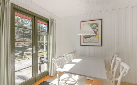 Jale - 50M from the Sea: Hout, Huis, Verblijf, Huis, Dak, Landelijk Gebied, Siding, Blokhut, Garden Gebouwen, Hardwood