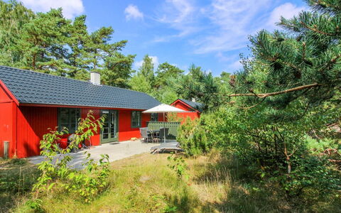 Jale - 50M from the Sea: Hout, Huis, Verblijf, Huis, Dak, Landelijk Gebied, Siding, Blokhut, Garden Gebouwen, Hardwood