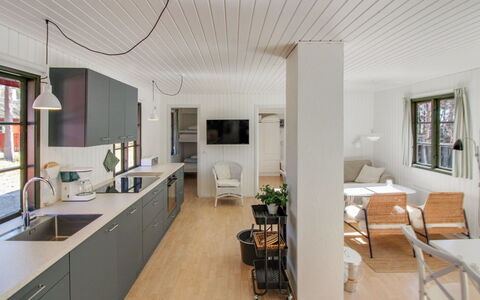 Jale - 50M from the Sea: Hout, Huis, Verblijf, Huis, Dak, Landelijk Gebied, Siding, Blokhut, Garden Gebouwen, Hardwood