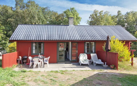 Loke - 300M from the Sea: Hout, Huis, Verblijf, Huis, Dak, Landelijk Gebied, Siding, Blokhut, Garden Gebouwen, Hardwood