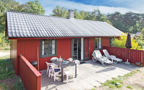 Loke - 300M from the Sea: Hout, Huis, Verblijf, Huis, Dak, Landelijk Gebied, Siding, Blokhut, Garden Gebouwen, Hardwood
