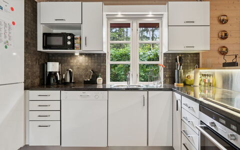 Nahuel - 200M from the Sea: Toestel Van De Keuken, Keuken, Countertop, Major Appliance, Cabinetry, Flooring, Interieur Ontwerp, Hout, Huishoudapparatuur, Meubilair
