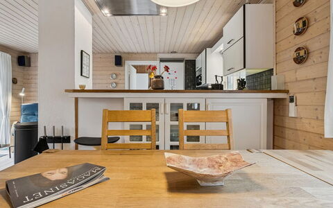 Nahuel - 200M from the Sea: Meubilair, Interieur Ontwerp, Flooring, Hout, Verdieping, Plafond, Lichte Inrichting, Keuken, Countertop, Kamer