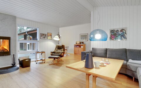 Gaja - 1Km from the Sea: Interieur Ontwerp, Meubilair, Flooring, Hout, Verdieping, Plafond, Woonkamer, Houten Vloer, Kamer, Lichte Inrichting