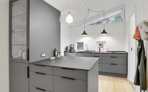 Gaja - 1Km from the Sea: Cabinetry, Keuken, Countertop, Interieur Ontwerp, Flooring, Meubilair, Verdieping, Lade, Toestel Van De Keuken, Plafond