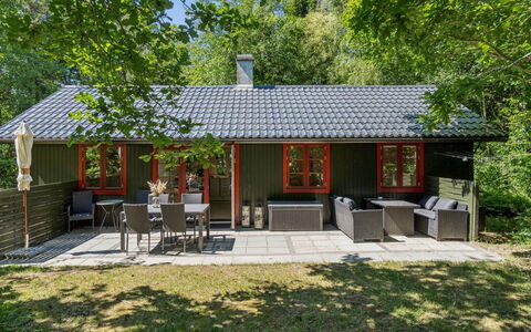 Blakke - 250M from the Sea: Verblijf, Huis, Huis, Garden Gebouwen, Tuin, Schaduw, Werf, Blokhut, Backyard, Siding