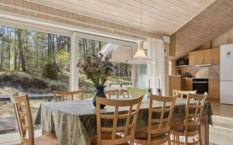 Sylvia - 900M from the Sea: Hout, Dak, Architectuur, Huis, Huis, Verblijf, Siding, Hardwood, Helling, Landgoed
