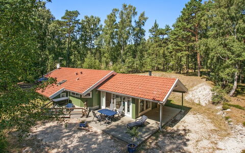 Sylvia - 900M from the Sea: Hout, Dak, Architectuur, Huis, Huis, Verblijf, Siding, Hardwood, Helling, Landgoed