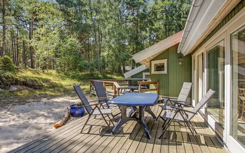 Sylvia - 900M from the Sea: Hout, Dak, Architectuur, Huis, Huis, Verblijf, Siding, Hardwood, Helling, Landgoed