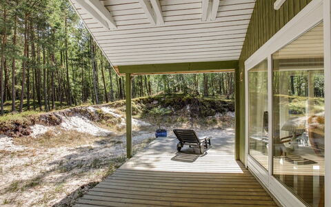 Sylvia - 900M from the Sea: Hout, Dak, Architectuur, Huis, Huis, Verblijf, Siding, Hardwood, Helling, Landgoed