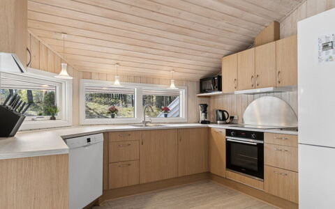 Sylvia - 900M from the Sea: Interieur Ontwerp, Hout, Flooring, Plafond, Keuken, Countertop, Verdieping, Kamer, Lichte Inrichting, Cabinetry