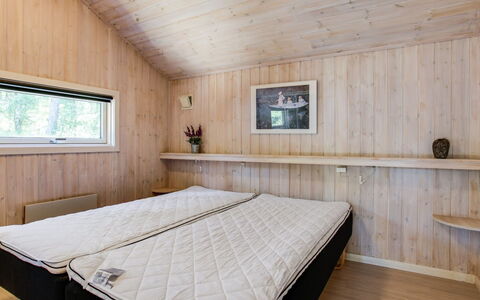 Sylvia - 900M from the Sea: Hout, Plafond, Interieur Ontwerp, Flooring, Verdieping, Slaapkamer, Kamer, Meubilair, Huis, Bed