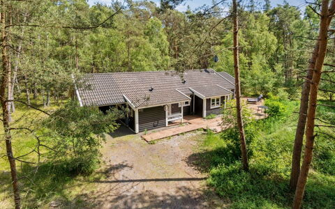 Signe - 850M from the Sea: Hout, Huis, Verblijf, Huis, Dak, Landelijk Gebied, Siding, Blokhut, Garden Gebouwen, Hardwood
