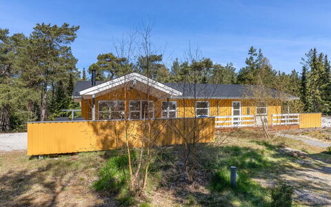 Arndis - 600M from the Sea: Hout, Huis, Verblijf, Huis, Dak, Landelijk Gebied, Siding, Blokhut, Garden Gebouwen, Hardwood