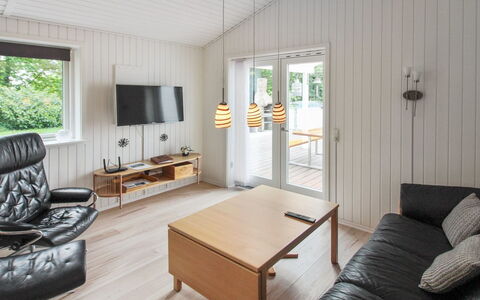 Antigona - 250M from the Sea: Hout, Huis, Verblijf, Huis, Dak, Landelijk Gebied, Siding, Blokhut, Garden Gebouwen, Hardwood