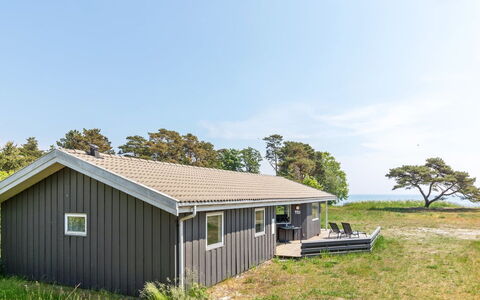 Botolphus - 20M from the Sea: Hout, Huis, Verblijf, Huis, Dak, Landelijk Gebied, Siding, Blokhut, Garden Gebouwen, Hardwood
