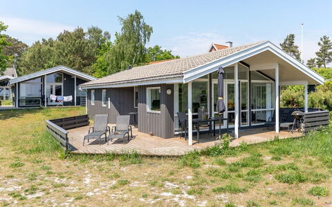 Botolphus - 20M from the Sea: Hout, Huis, Verblijf, Huis, Dak, Landelijk Gebied, Siding, Blokhut, Garden Gebouwen, Hardwood