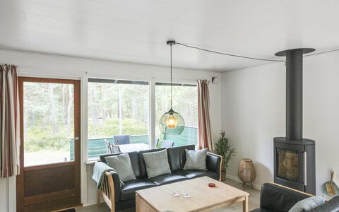Michel - 300M from the Sea: Hout, Huis, Verblijf, Huis, Dak, Landelijk Gebied, Siding, Blokhut, Garden Gebouwen, Hardwood