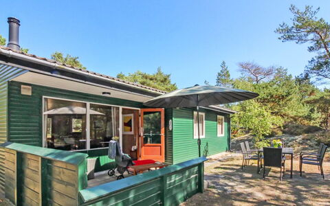 Michel - 300M from the Sea: Hout, Huis, Verblijf, Huis, Dak, Landelijk Gebied, Siding, Blokhut, Garden Gebouwen, Hardwood
