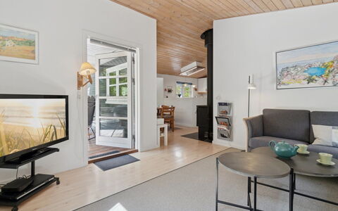 Hallgerd - 800M from the Sea: Hout, Huis, Verblijf, Huis, Dak, Landelijk Gebied, Siding, Blokhut, Garden Gebouwen, Hardwood