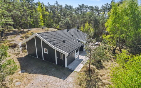 Hallgerd - 800M from the Sea: Hout, Huis, Verblijf, Huis, Dak, Landelijk Gebied, Siding, Blokhut, Garden Gebouwen, Hardwood