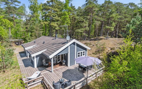 Hallgerd - 800M from the Sea: Hout, Huis, Verblijf, Huis, Dak, Landelijk Gebied, Siding, Blokhut, Garden Gebouwen, Hardwood