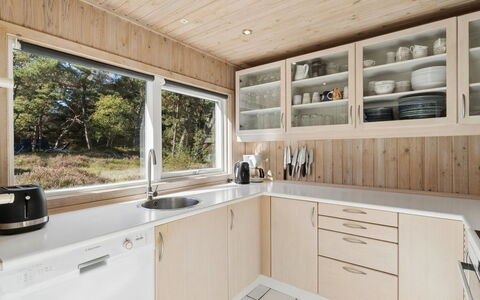 Minka - 1.5Km from the Sea: Keuken, Countertop, Flooring, Hout, Cabinetry, Interieur Ontwerp, Toestel Van De Keuken, Verdieping, Plafond, Meubilair