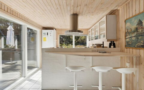 Minka - 1.5Km from the Sea: Interieur Ontwerp, Flooring, Hout, Verdieping, Plafond, Keuken, Meubilair, Countertop, Lichte Inrichting, Verlichting