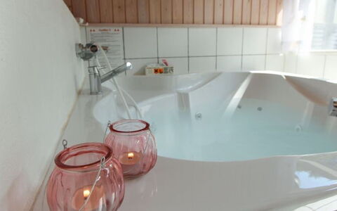 Minka - 1.5Km from the Sea: Bad, Loodgieterswerkinrichting, Interieur Ontwerp, Badkamer, Flooring, Loodgieter, Verdieping, Kraan, Kamer