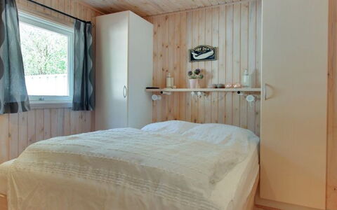 Minka - 1.5Km from the Sea: Slaapkamer, Hout, Bed, Flooring, Interieur Ontwerp, Laken, Verdieping, Meubilair, Bedding, Plafond