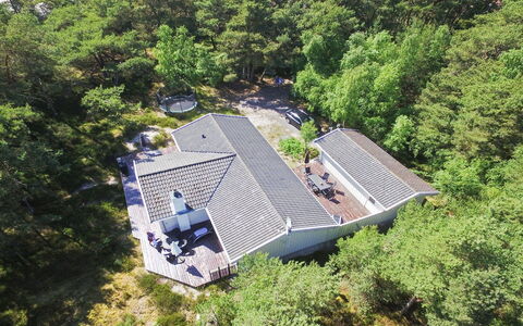 Minka - 300M from the Sea: Hout, Huis, Verblijf, Huis, Dak, Landelijk Gebied, Siding, Blokhut, Garden Gebouwen, Hardwood