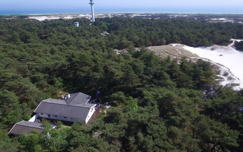 Minka - 300M from the Sea: Hout, Huis, Verblijf, Huis, Dak, Landelijk Gebied, Siding, Blokhut, Garden Gebouwen, Hardwood
