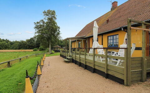 Syzett - 250M from the Sea: Landelijk Gebied, Verblijf, Schaduw, Hek, Buitentafel, Veranda, Fiets, Buitenmeubels, Boerderij, Restaurant