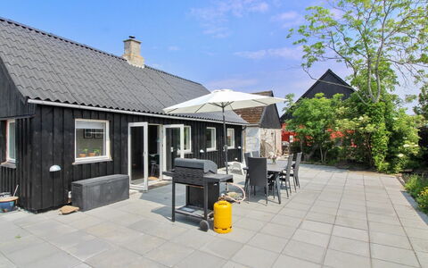 Brawith - 250M from the Sea: Gebouw, Huis, Venster, Huis, Dak, Woongebied, Struik, Verblijf, Land Lot