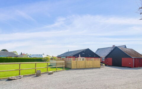 Brawith - 250M from the Sea: Gebouw, Huis, Venster, Huis, Dak, Woongebied, Struik, Verblijf, Land Lot