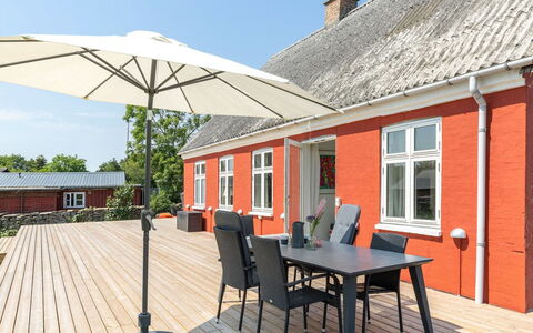 Elize - 250M from the Sea: Woongebied, Dak, Voorstad, Oprit, Landgoed, Schoorsteen