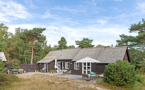 Læff - 50M from the Sea: Hout, Huis, Verblijf, Huis, Dak, Landelijk Gebied, Siding, Blokhut, Garden Gebouwen, Hardwood