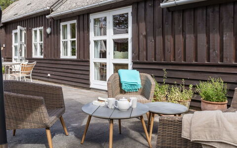 Læff - 50M from the Sea: Hout, Huis, Verblijf, Huis, Dak, Landelijk Gebied, Siding, Blokhut, Garden Gebouwen, Hardwood