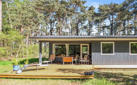 Mikkelina - 700M from the Sea: Gebouw, Huis, Venster, Huis, Dak, Woongebied, Struik, Verblijf, Land Lot